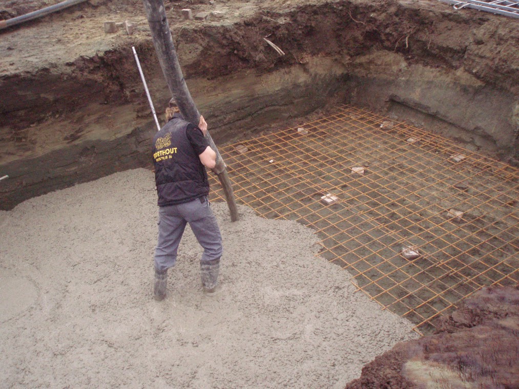 zwembad vloerplaat gieten